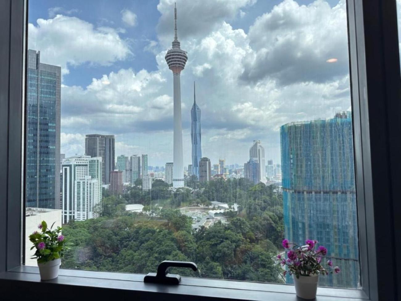The Platinum Klcc By Moonlight Kuala Lumpur Exterior foto